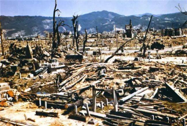 二战美国向日本扔了几颗原子弹