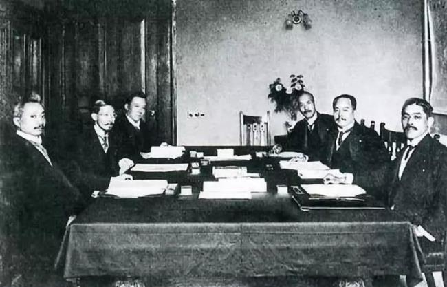 1918年巴黎和会签订了什么条约