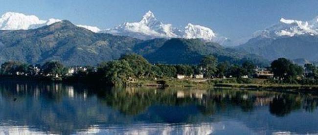 尼泊尔紧挨着的国家