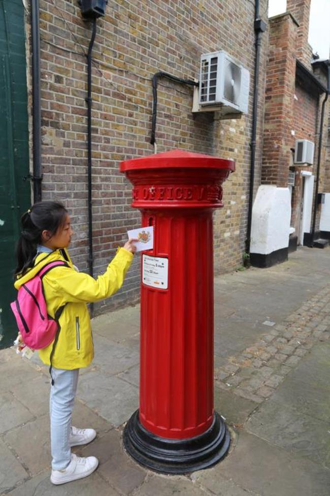 英国街头的邮筒为什么是红色的