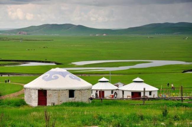 草原反映了蒙古族什么特点