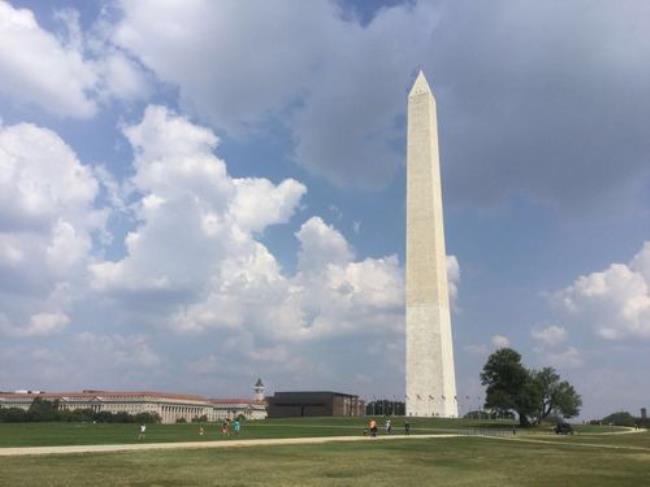 华盛顿纪念碑多高