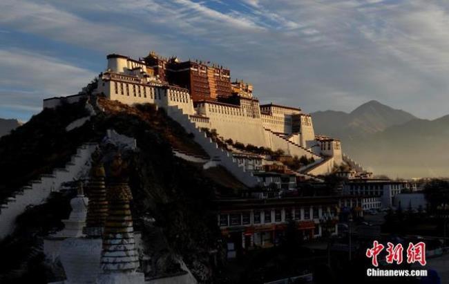 西藏布达拉宫的地理位置在哪里