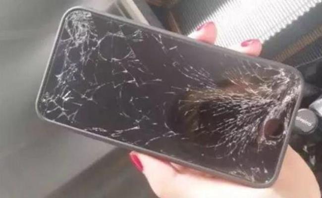 为什么自己的手机很容易摔坏