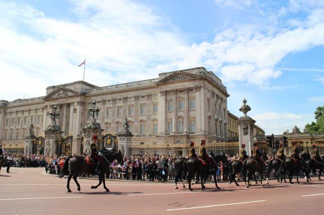 英国人为什么离开白金汉宫