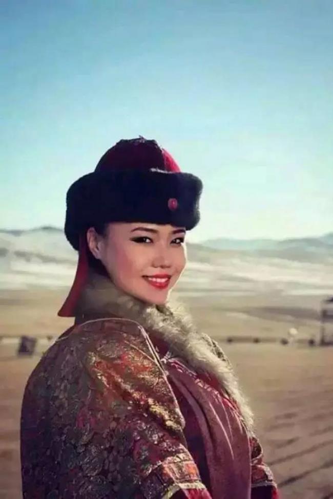 蒙古族女性长相特点