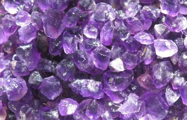 赞比亚紫水晶的功效和寓意