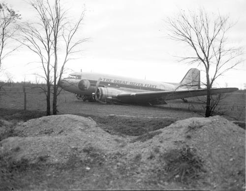 美国东方航空公司一架DC-3客机遭遇故障