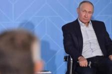 俄罗斯总统普京在远东地区接受采访