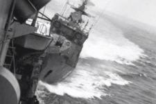 美苏军舰黑海对峙，苏联舰长操纵仅3000吨的护卫舰