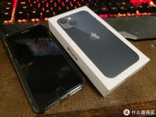 iphone13 午夜黑和星光白哪个好看