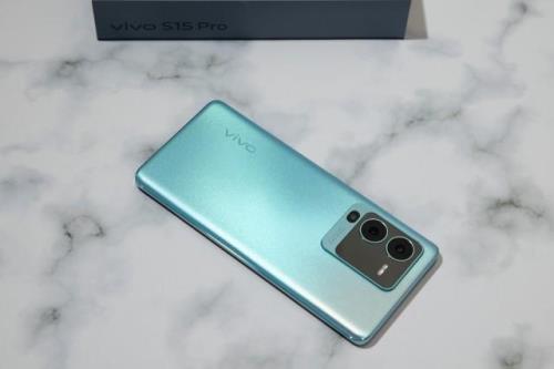 VIVO s15的后盖材质跟 s12一样吗