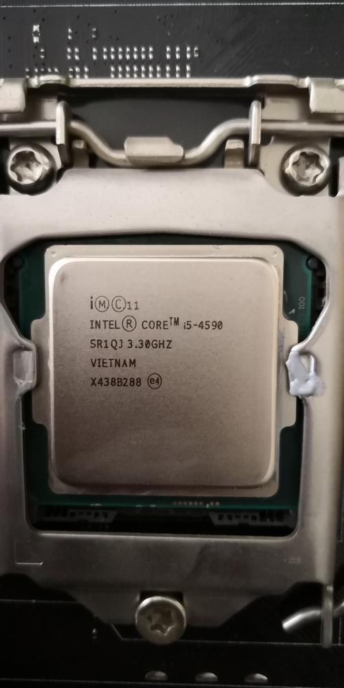 i3.8100和i54590哪个好