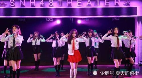 snh48鞠婧祎，赵粤，许佳琪，莫寒四个人在快本跳的什么舞