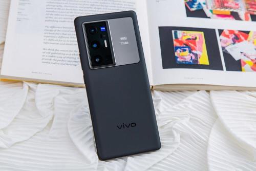 vivox80后面摄像头需要贴膜吗