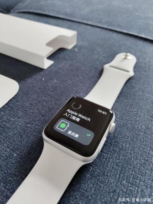 AppleWatch分为普通款、运动款和定制款三种