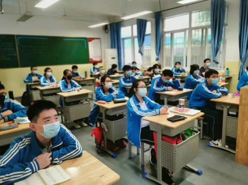 武汉哪个高中可以带手机