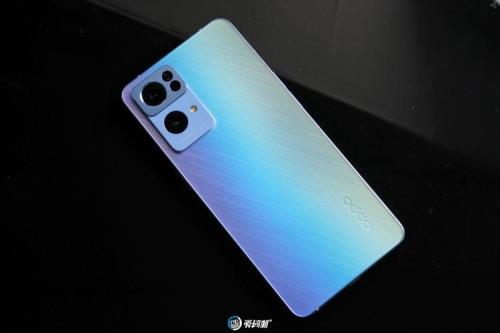 oppo reno7是r系列吗