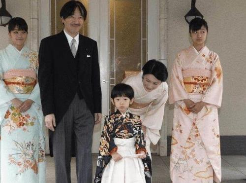 日本为什么有皇族