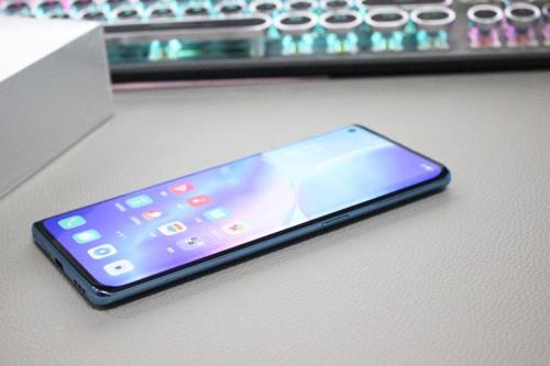 opporeno5曲屏与直屏哪个好