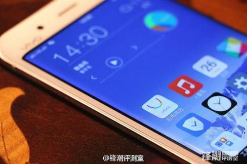vivo几年前的曲面屏手机
