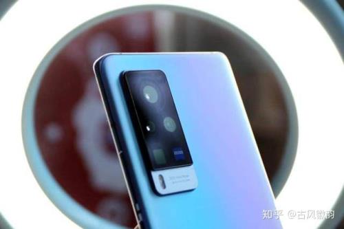 vivo s12是蔡司镜头吗