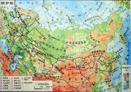 俄罗斯境内位于两大平原之间的界线山脉是