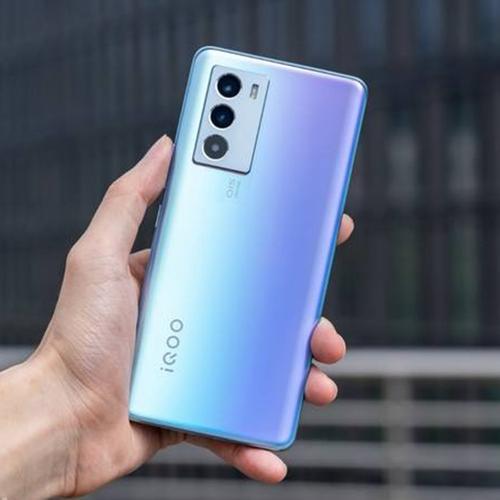 vivo iqooz5和neo5屏幕哪个好