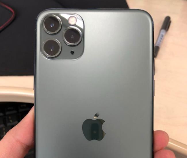 iphone11与14promax屏幕尺寸