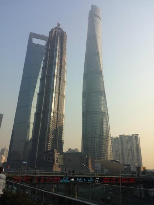 上海三巨头大厦高度