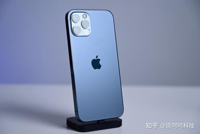 小米12 pro和iphone 12屏幕哪个好