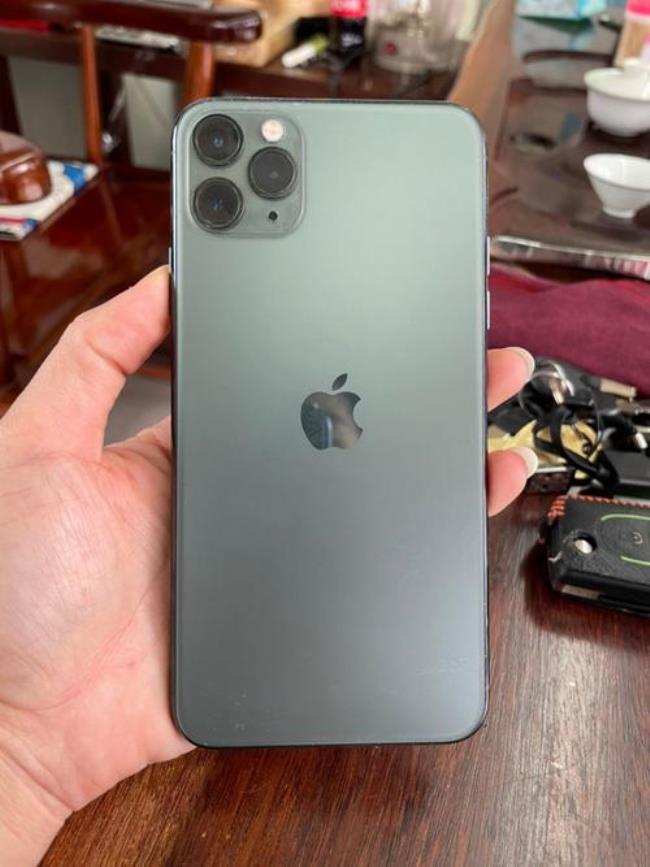 iPhone 11 pro 尺寸