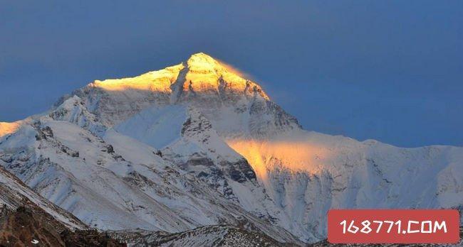 世界上最高的珠穆朗玛峰镇东国