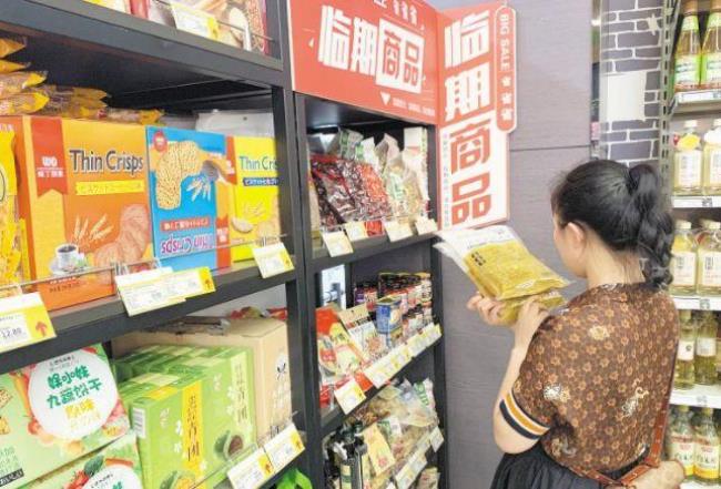 摆摊卖临期食品犯法吗