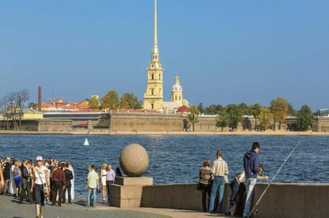 为什么俄国不在圣彼得堡当首都