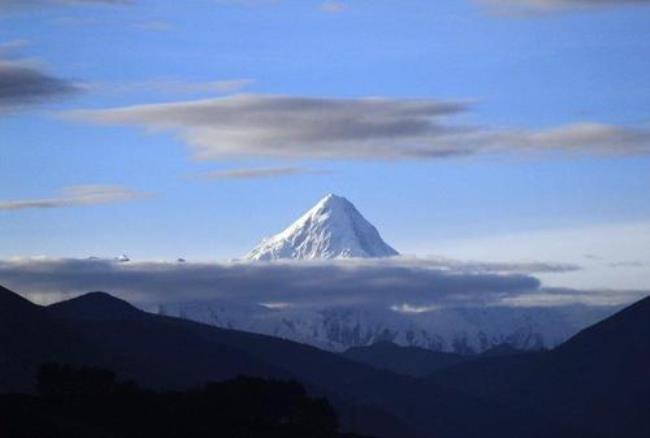 亚美雪山在什么地方