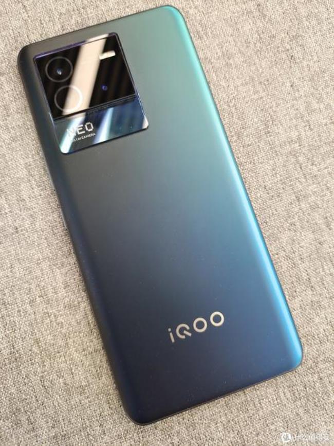 iqoo neo6中框是金属的吗