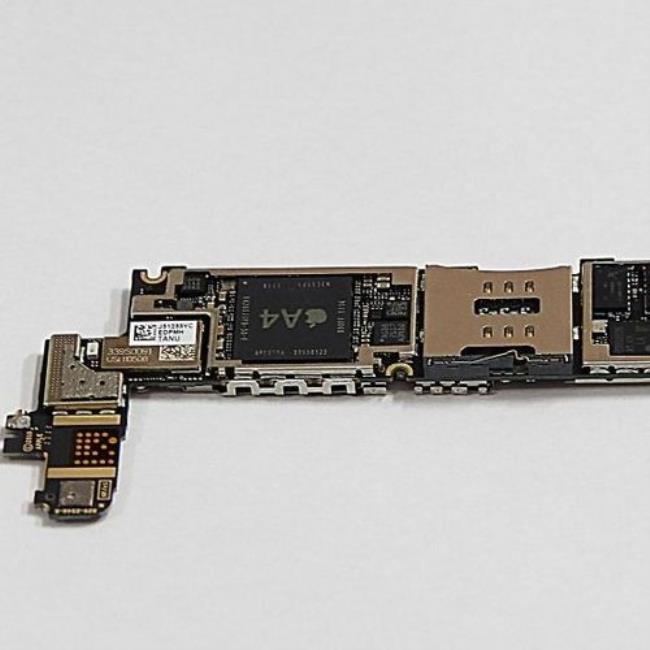 苹果手机13跟12主板通用吗