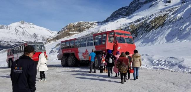 成龙开雪地车什么电影