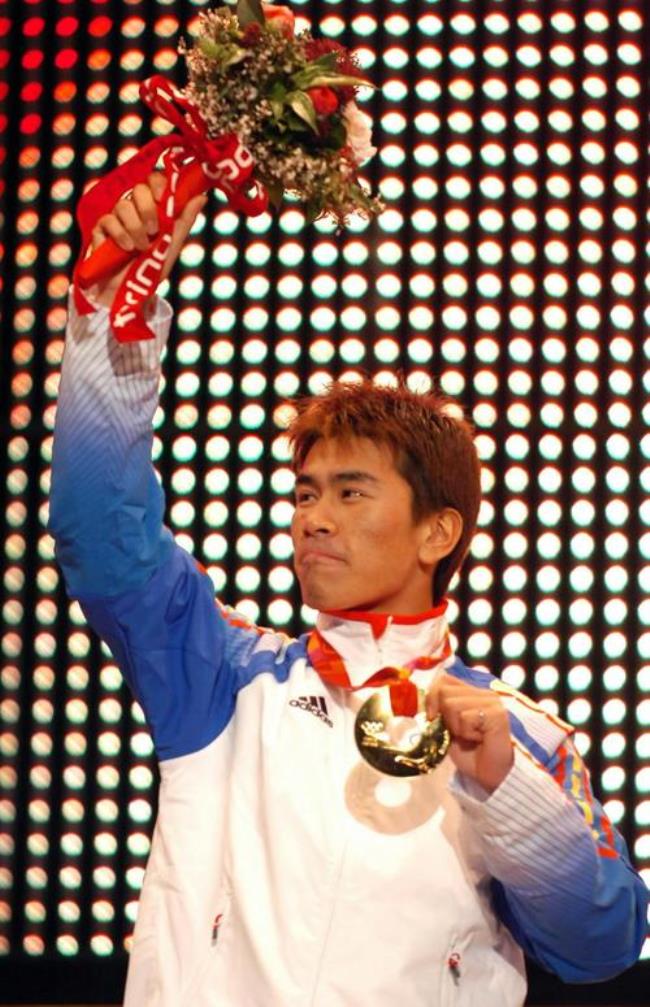 2002年什么决赛中韩晓鹏得到金牌