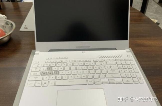 12500h和r76800选哪个