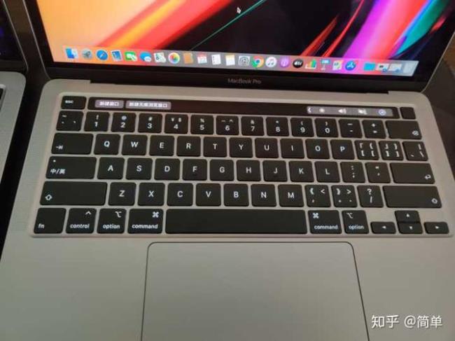 macbookprowindsws怎么开键盘灯