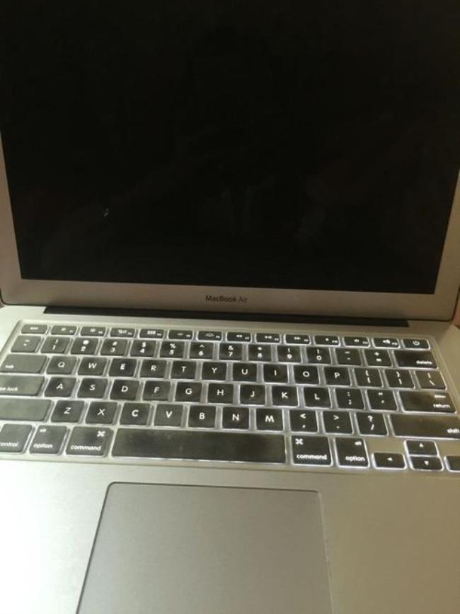 macbookpro开机黑屏有声音没图像