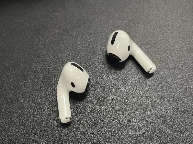 airpods3充电盒盖很松