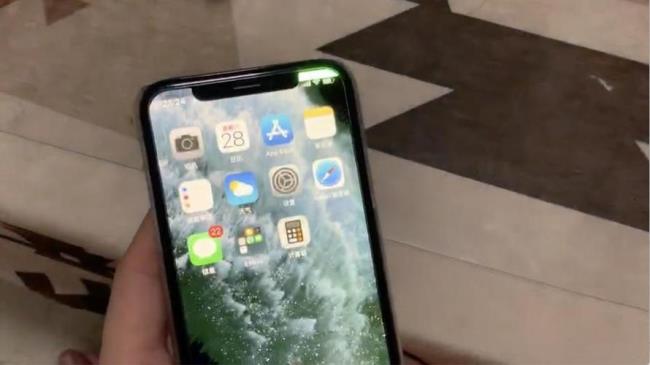 iphone屏幕摔出绿线会扩大吗