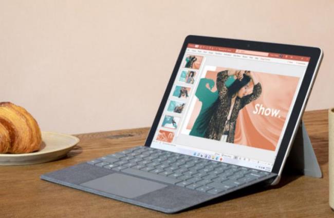 微软surface3哪一年发布