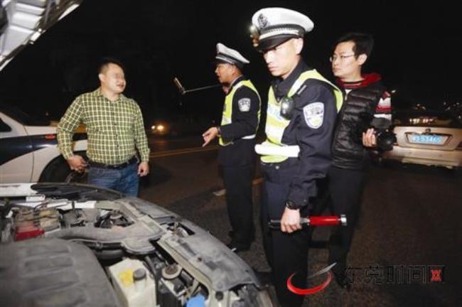 车灯什么情况下交警查