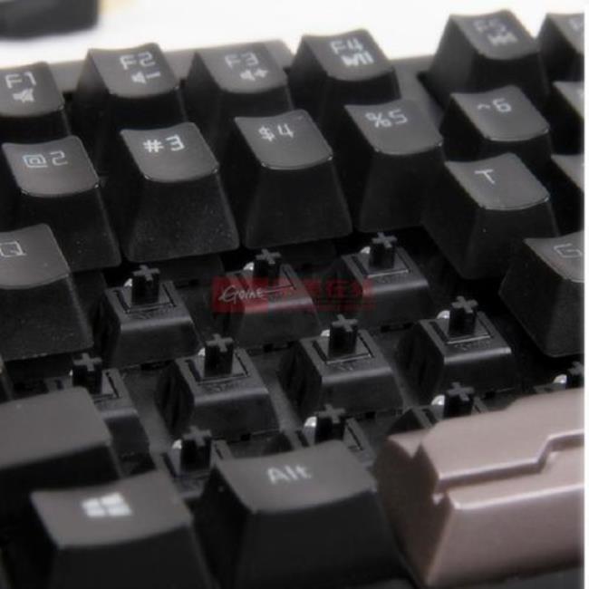sades机械键盘怎么拆开