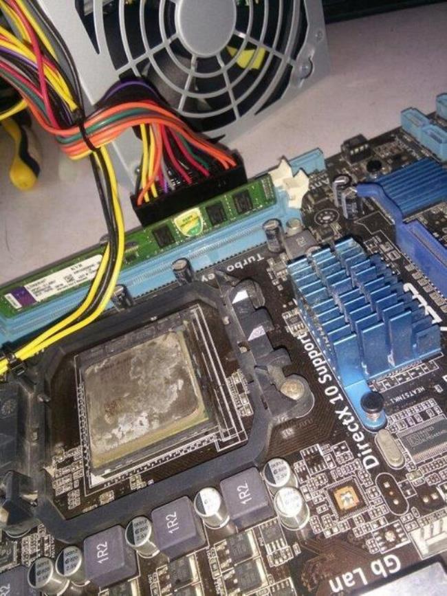 电脑主板烧了修理要多少钱