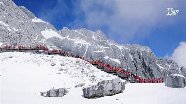 卧龙雪山海拔